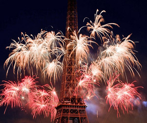 Photo: Feu d'artifice du 14 Juillet  la Tour Eiffel