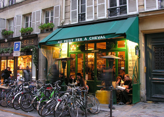 Photo of a little cafe in Le Marais  pippawilson