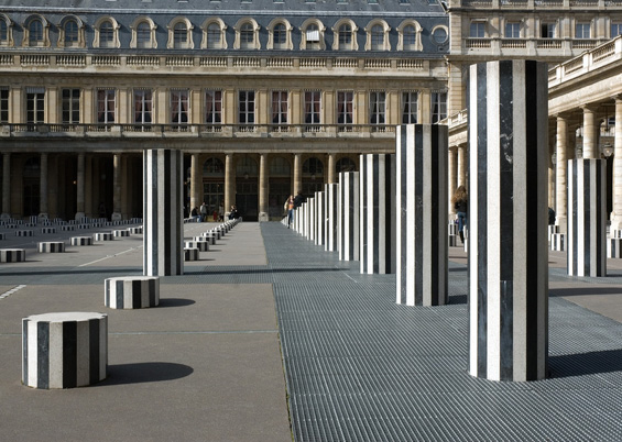 Photo des colonnes de Buren au Palais Royal  Bananka