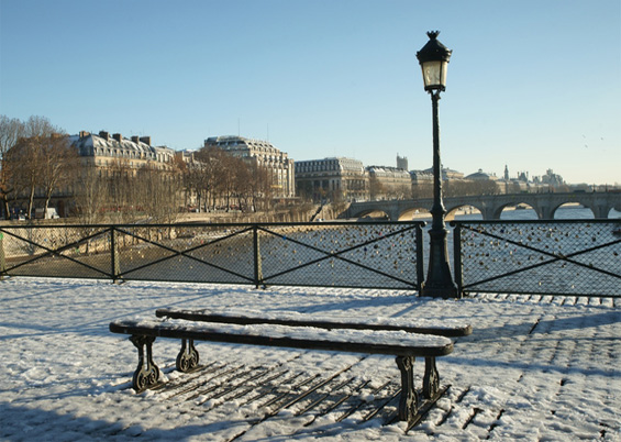 Photo: Le pont des arts sous la neige  NicolasDieppedalle